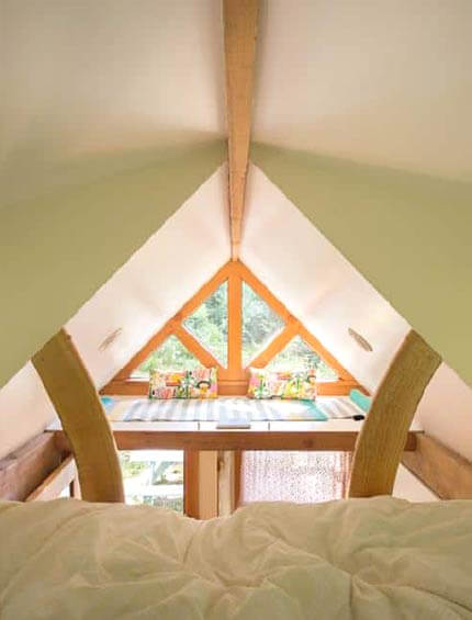 Micro Cabin Vacation Rental - Full size loft bed
