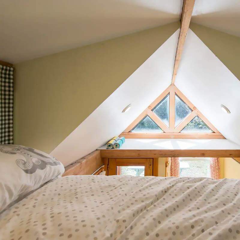Experience Tiny House living: The Micro Cabin Sleeping Loft
